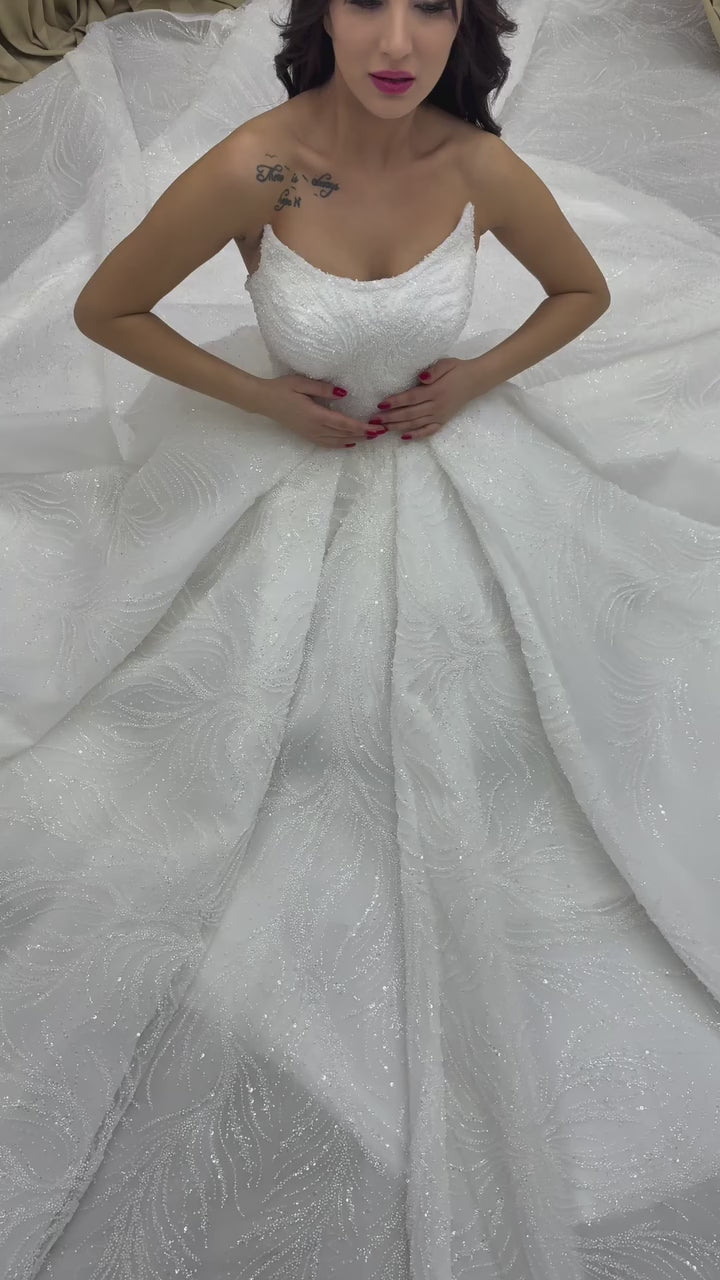 G21-045A - Ivory Elegant Ball Gown Wedding Dress