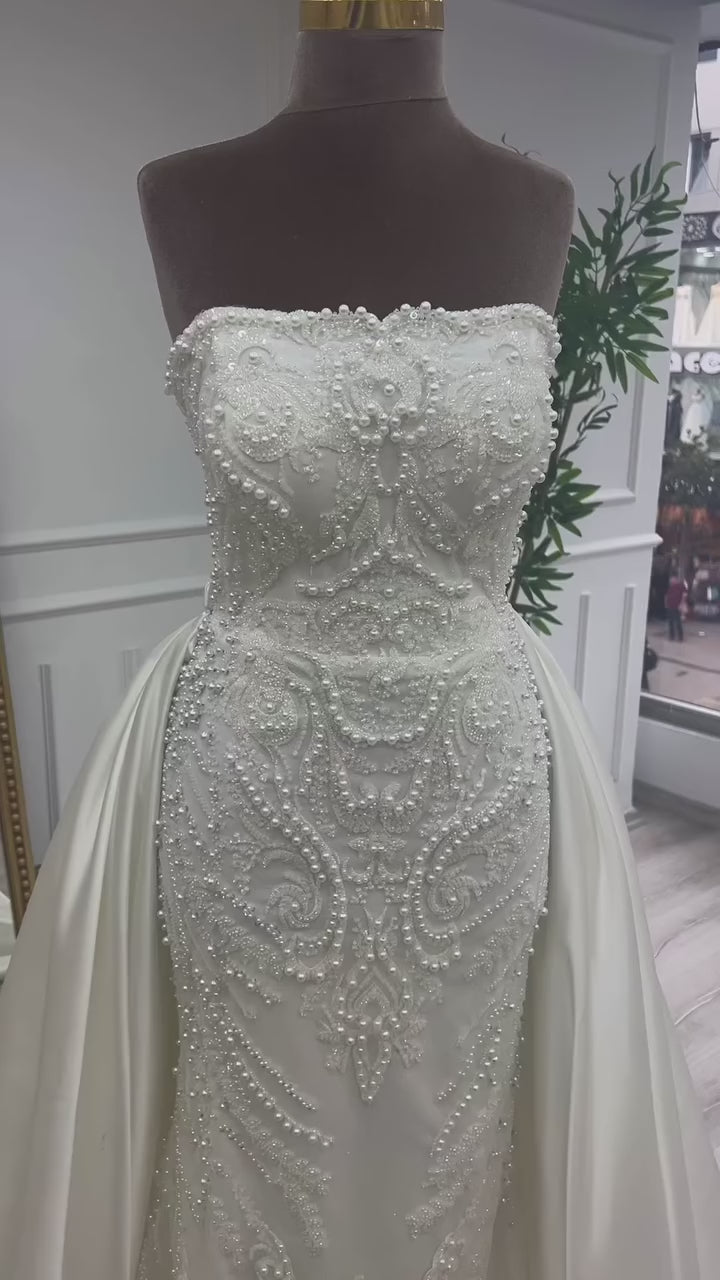 G21-050A - Ivory Lace Ball Gown Wedding Dress