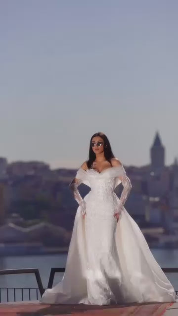 G21-046A - Ivory Elegant Ball Gown Wedding Dress