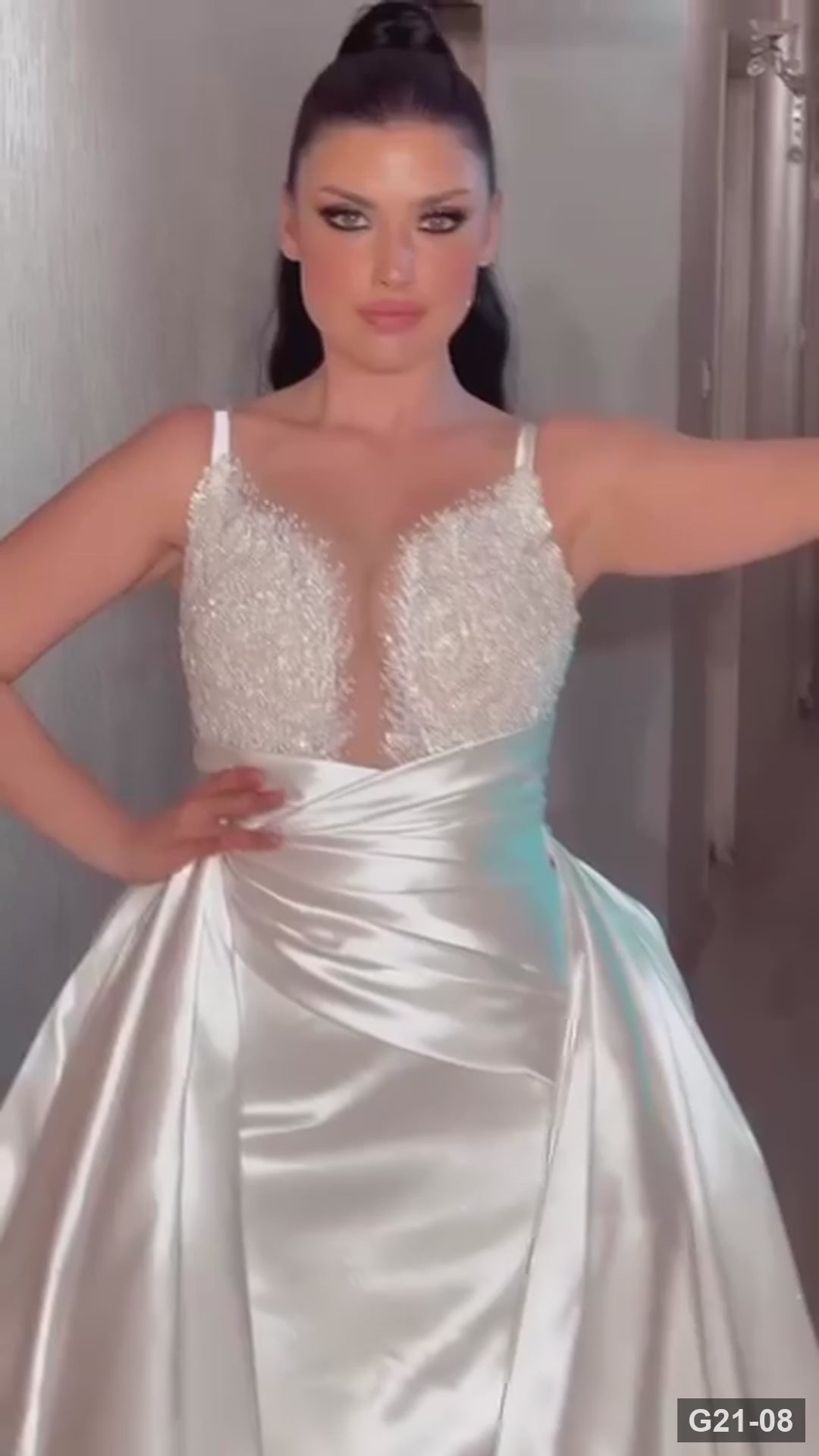 G21-008 Ivory A-Line Lace Wedding Dress with V-Neck and Chapel Train