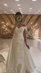 G21-093A - Ivory Embellished Ball Gown Wedding Dress