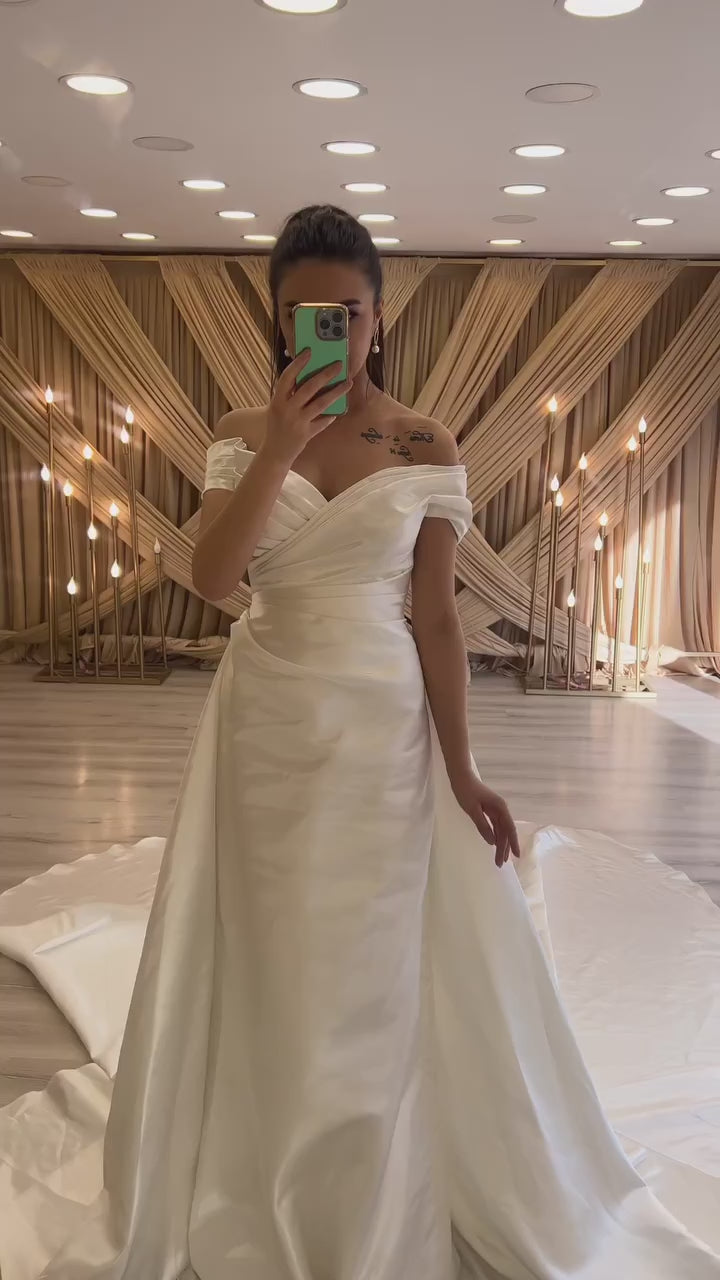 G21-093A - Ivory Embellished Ball Gown Wedding Dress